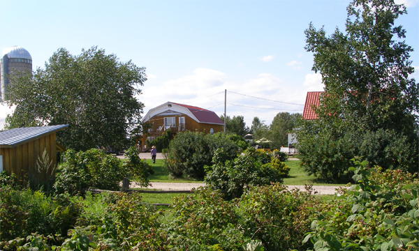 Vue panoramique de la Ferme 3J en été
